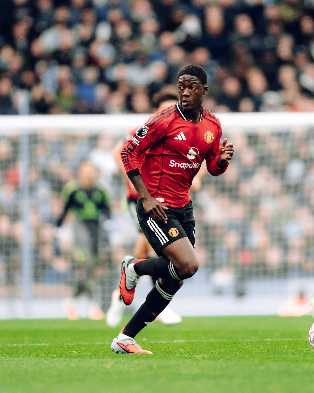 关于冲刺阶段曼联调整名单以备足总杯；篮板制胜环节打磨；球迷炸锅；身体对抗强度拉满的信息